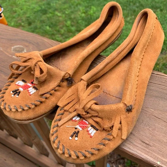 Minnetonka Tan Moccasins with Beaded Design - Picture 1 of 9